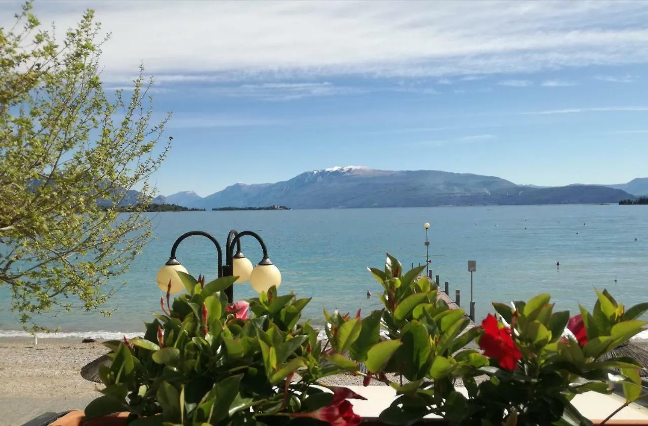 Bellerive Ristorante Albergo Manerba del Garda 2*,  Italien